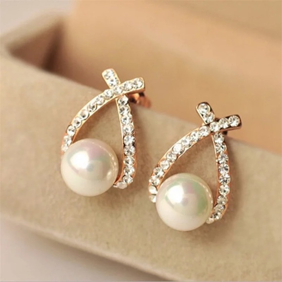 Jewelry - New! Pearl crystal earrings